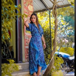 NWT Blue Wrap Sundres